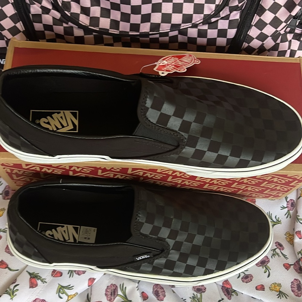 Vans WMNS Classic Slip-On (Checkerboard)Black/Black
VN000EYE276
Sneakers - Picture 4 of 15
